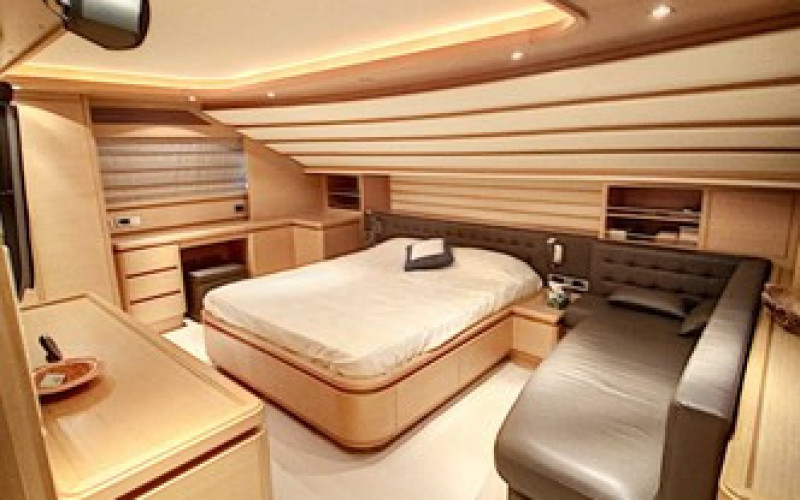 FERRETTI CUSTOM LINE CL 97 THIRTEEN