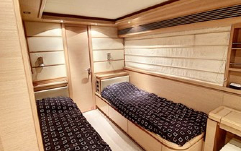 FERRETTI CUSTOM LINE CL 97 THIRTEEN