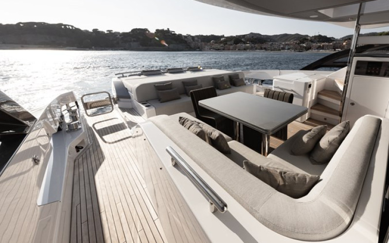 AZIMUT YACHTS S8 NEVER GIVE UP