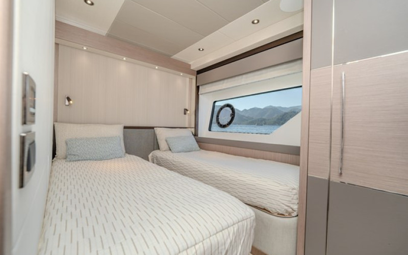 SUNSEEKER 76 YACHT NAAMA