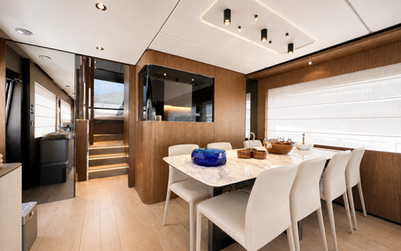 FERRETTI YACHTS 780 LD