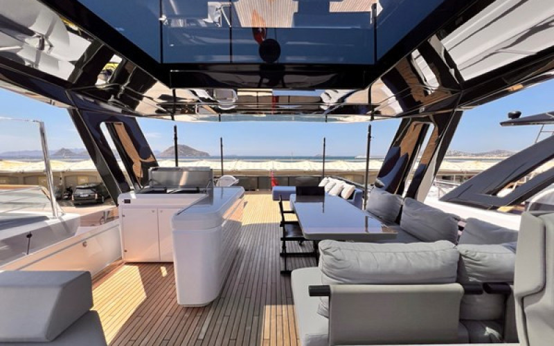 FERRETTI YACHTS 780 LD