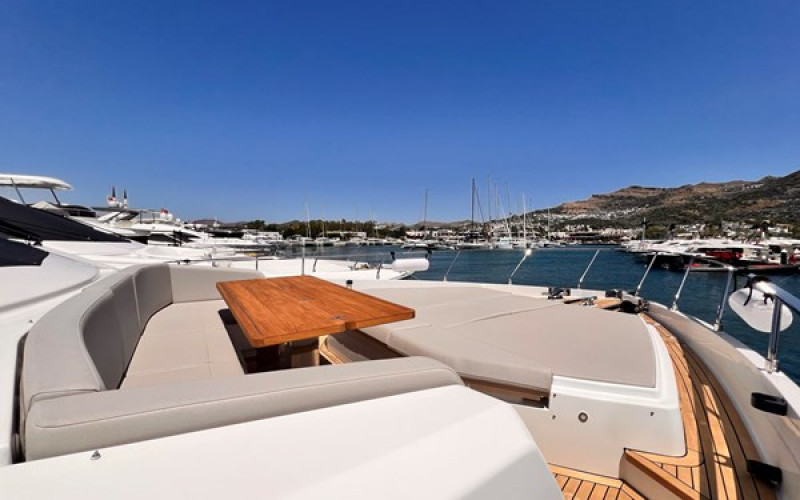 FERRETTI YACHTS 780 LD