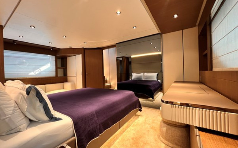 FERRETTI YACHTS 780 LD