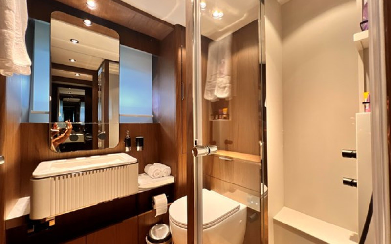 FERRETTI YACHTS 780 LD