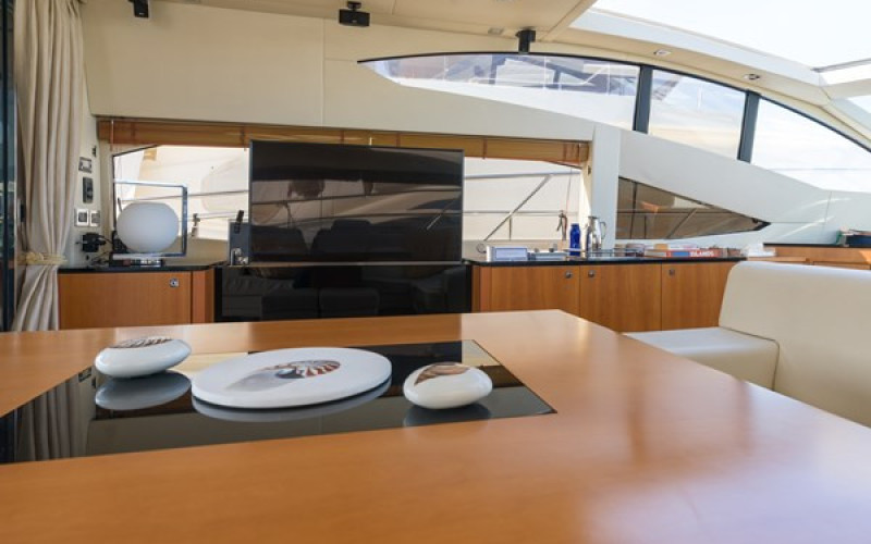 SUNSEEKER Predator 64 M/Y MIEL