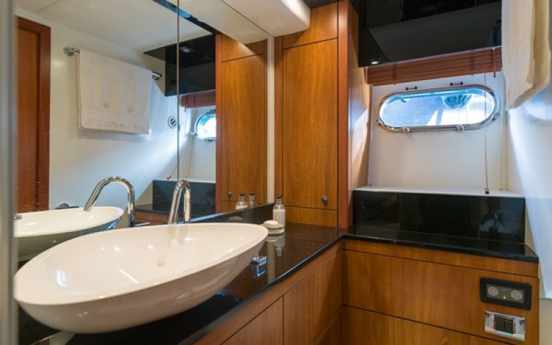 SUNSEEKER Predator 64 M/Y MIEL