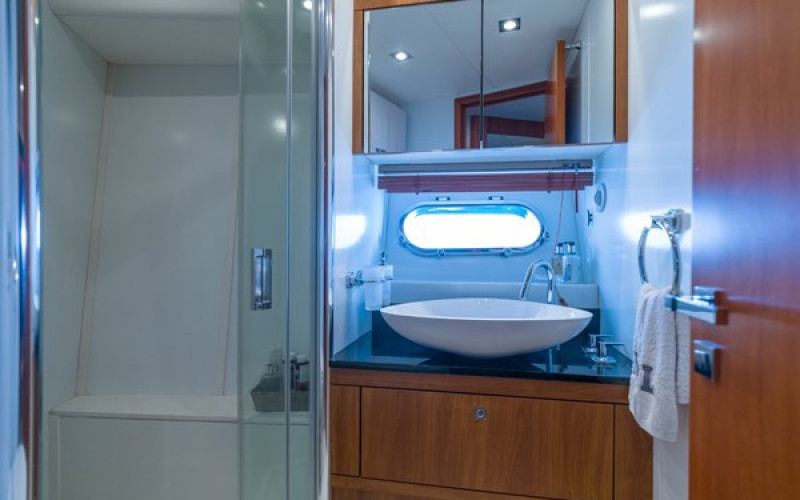 SUNSEEKER Predator 64 M/Y MIEL