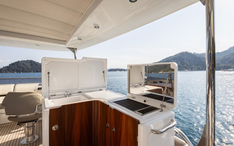 AZIMUT YACHTS AZ MAGELLANO 66