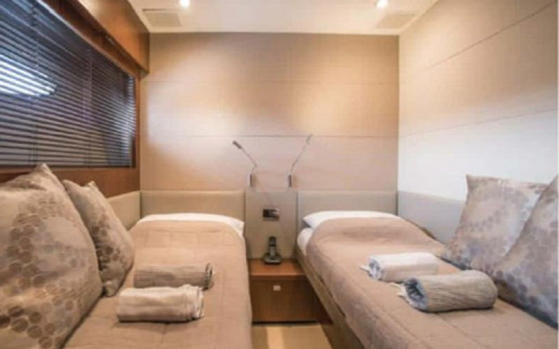 PRINCESS YACHTS V78 AQUAVERA