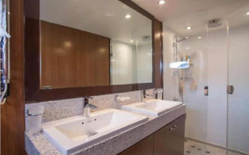 PRINCESS YACHTS V78 AQUAVERA