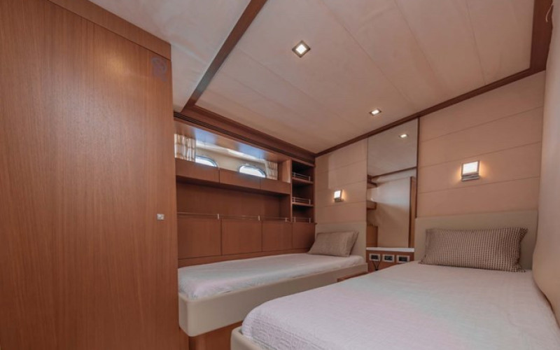 FERRETTI YACHTS 780 STELLINA