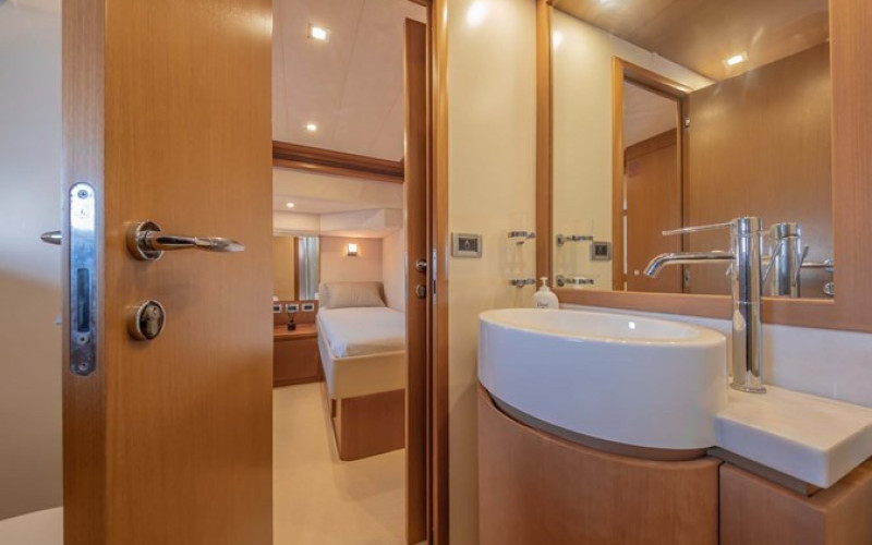FERRETTI YACHTS 780 STELLINA