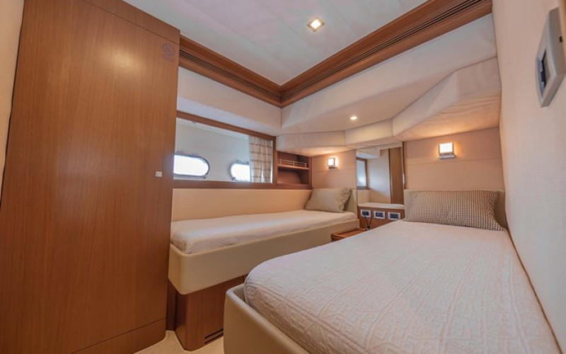 FERRETTI YACHTS 780 STELLINA