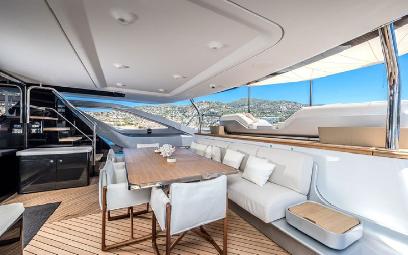 AZIMUT YACHTS Azimut Grande Trideck BLUE EYES