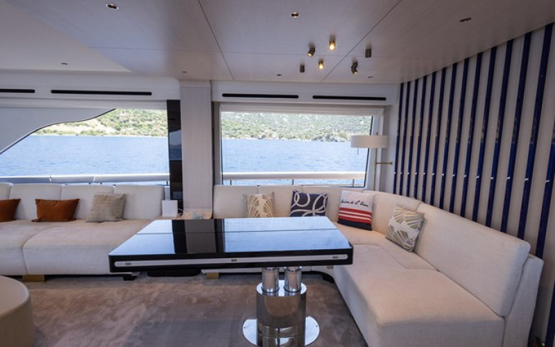 AZIMUT YACHTS MILES