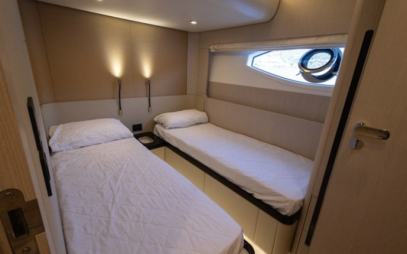 AZIMUT YACHTS MILES