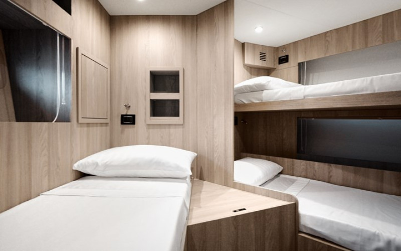 AZIMUT YACHTS MILES