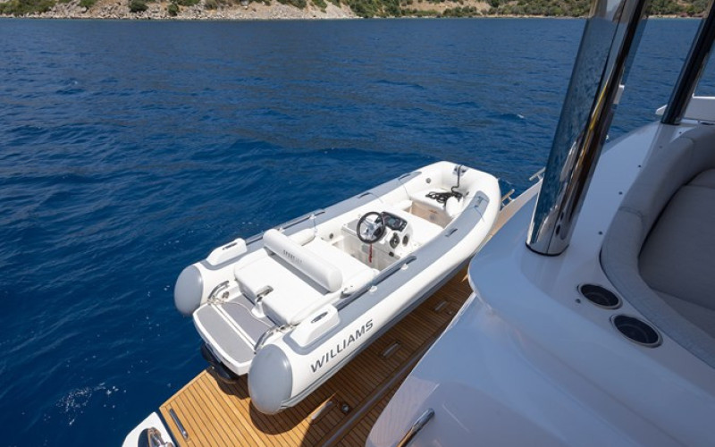 AZIMUT YACHTS MILES