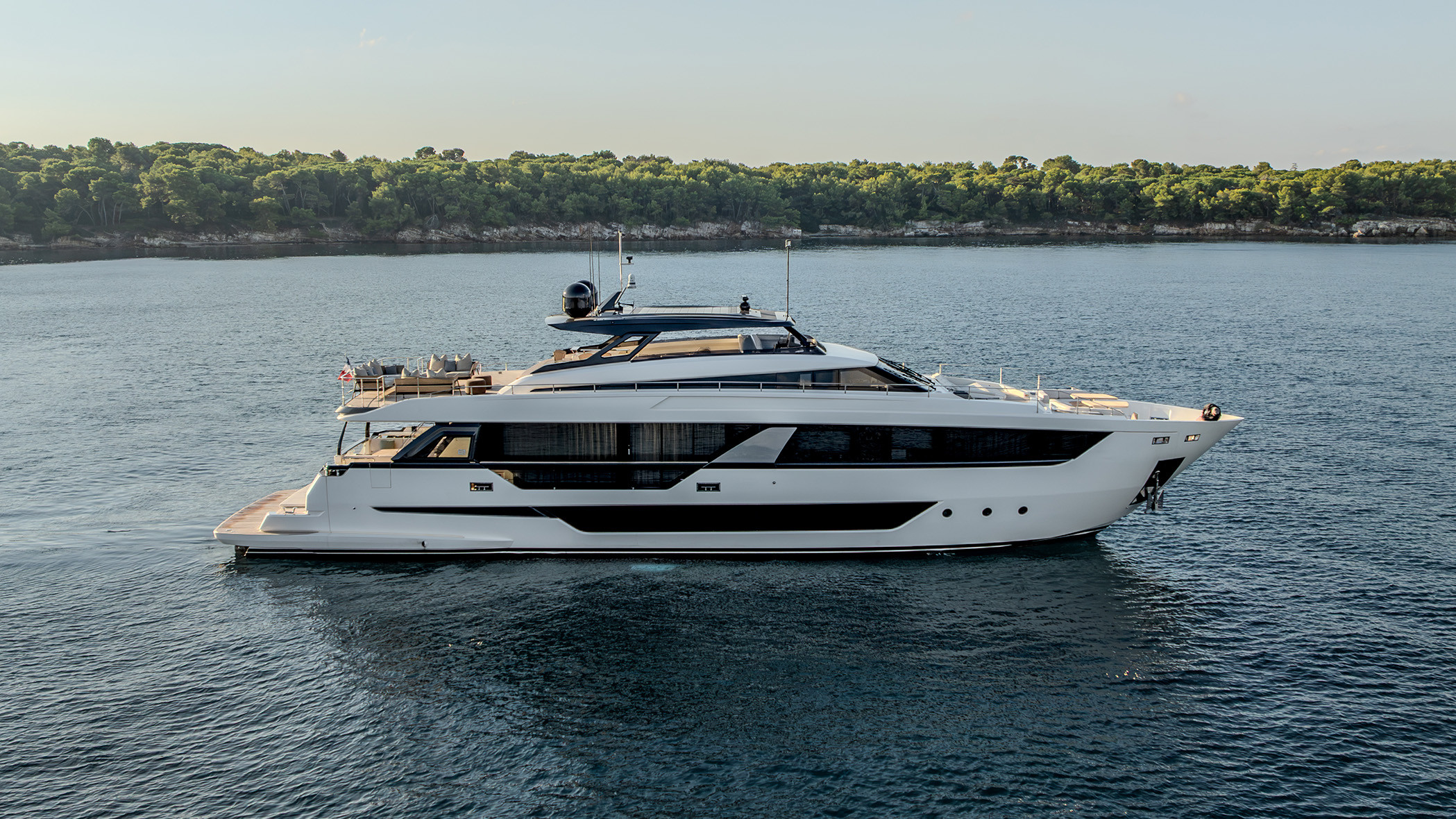 FERRETTI YACHTS 1000