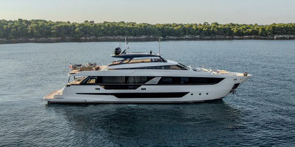 FERRETTI YACHTS 1000