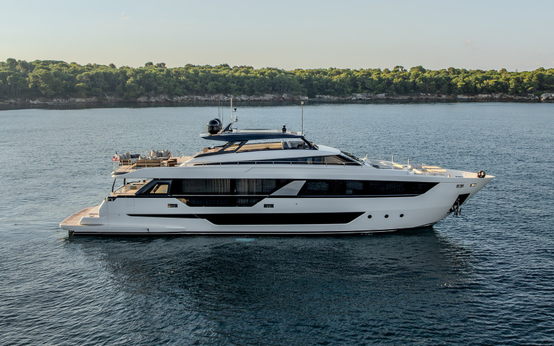 FERRETTI YACHTS 1000