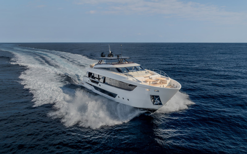 FERRETTI YACHTS 1000