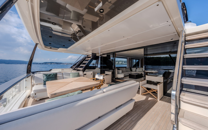 FERRETTI YACHTS 1000