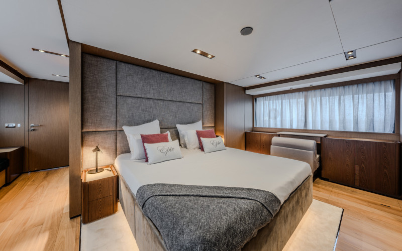FERRETTI YACHTS 1000