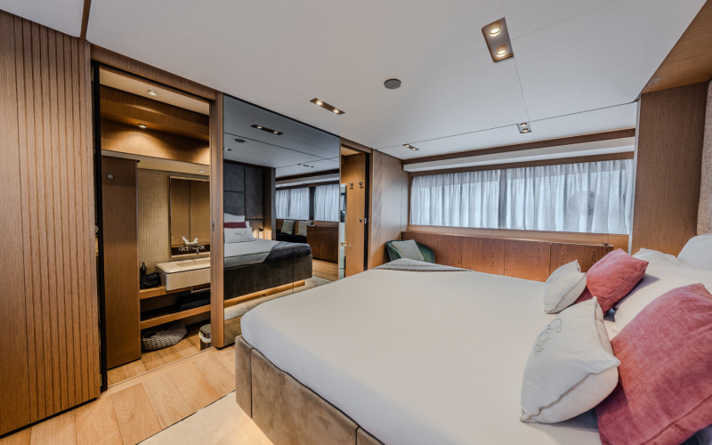 FERRETTI YACHTS 1000