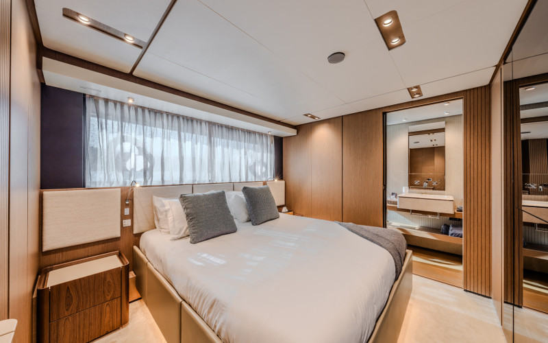 FERRETTI YACHTS 1000