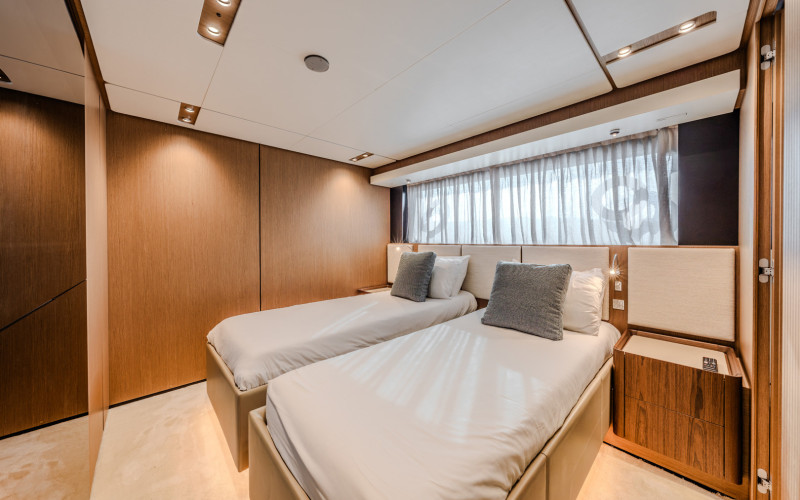 FERRETTI YACHTS 1000