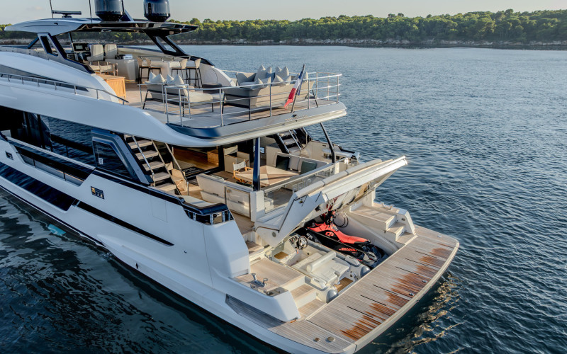 FERRETTI YACHTS 1000