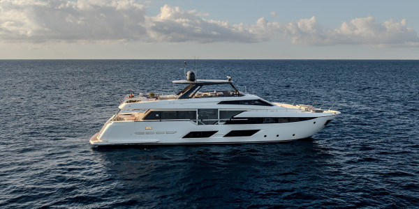 FERRETTI YACHTS 920