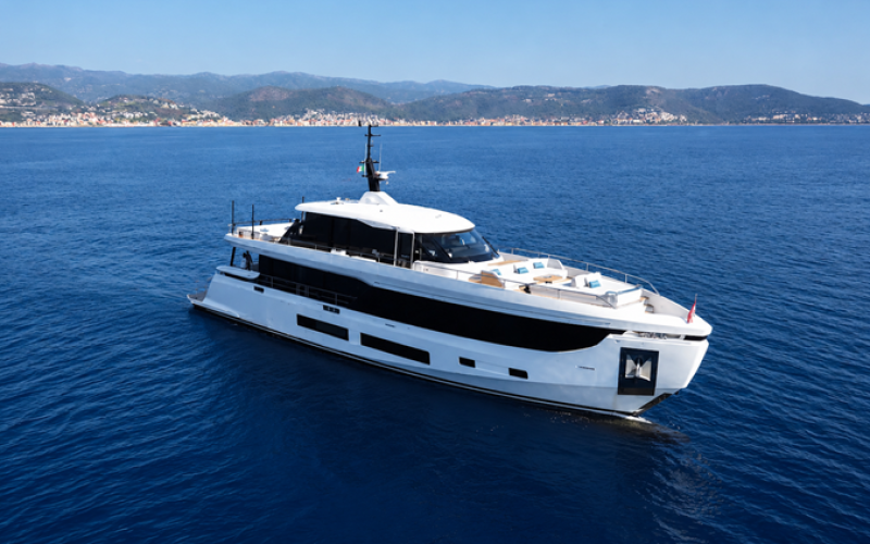 AZIMUT YACHTS GRANDE 30M COME TOGETHER