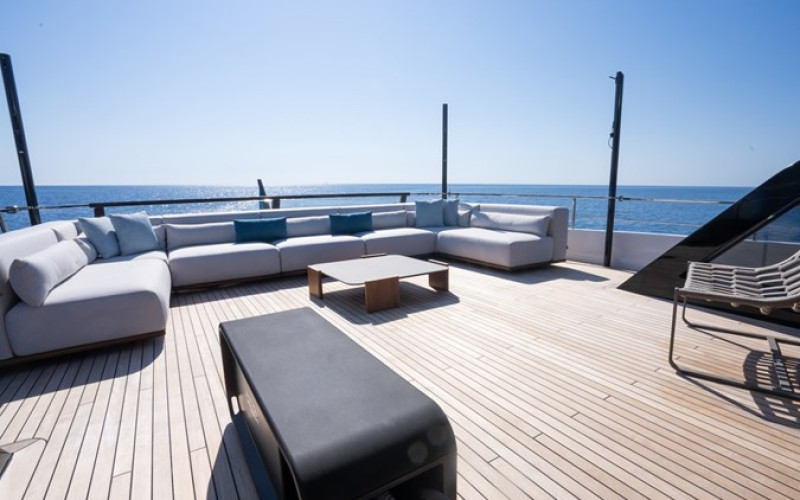 AZIMUT YACHTS GRANDE 30M COME TOGETHER