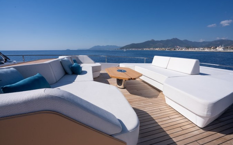 AZIMUT YACHTS GRANDE 30M COME TOGETHER