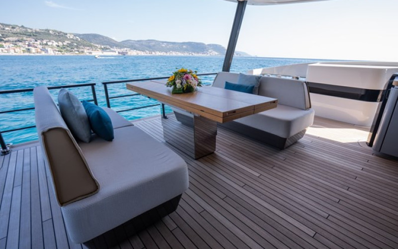 AZIMUT YACHTS GRANDE 30M COME TOGETHER