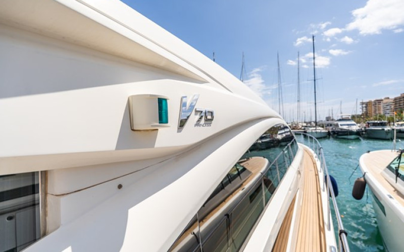 PRINCESS YACHTS V70 PRINCESS V70