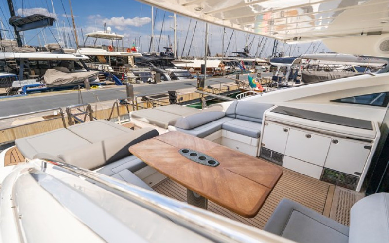 PRINCESS YACHTS V70 PRINCESS V70