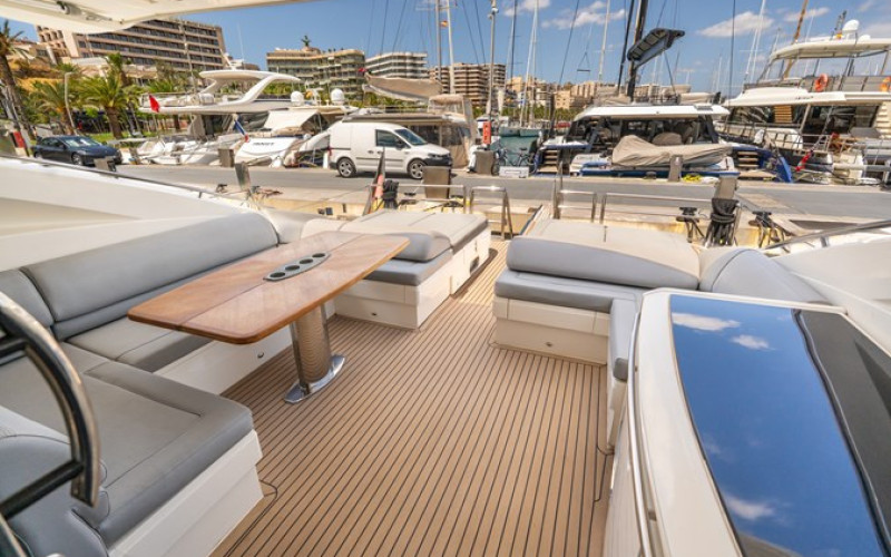 PRINCESS YACHTS V70 PRINCESS V70