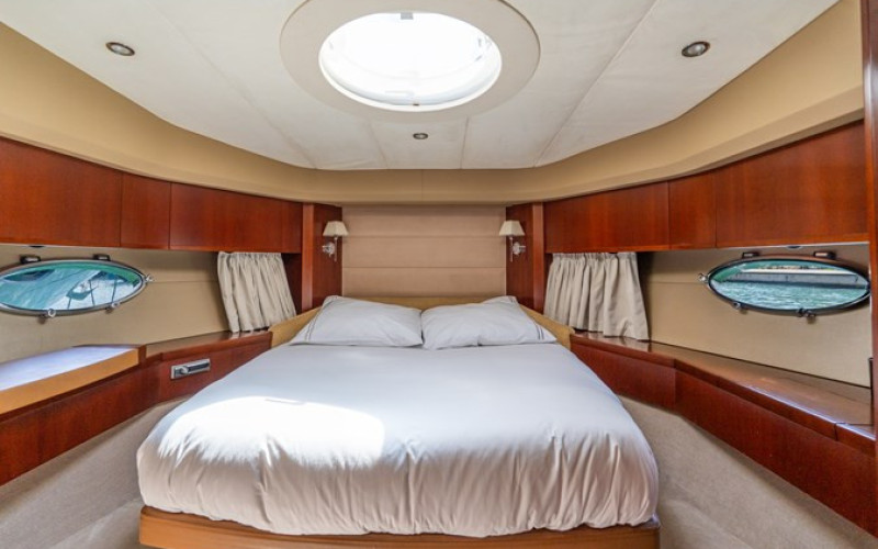 PRINCESS YACHTS V70 PRINCESS V70