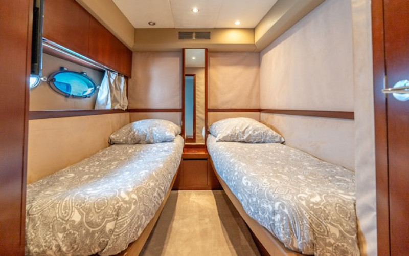 PRINCESS YACHTS V70 PRINCESS V70
