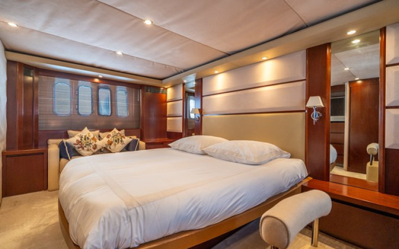 PRINCESS YACHTS V70 PRINCESS V70