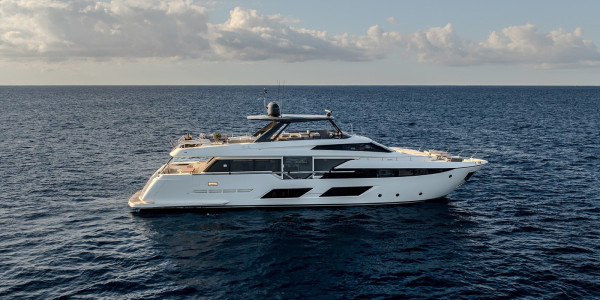 FERRETTI YACHTS 920 PIOLA