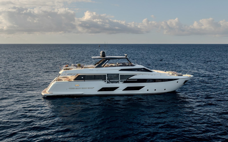 FERRETTI YACHTS 920 PIOLA