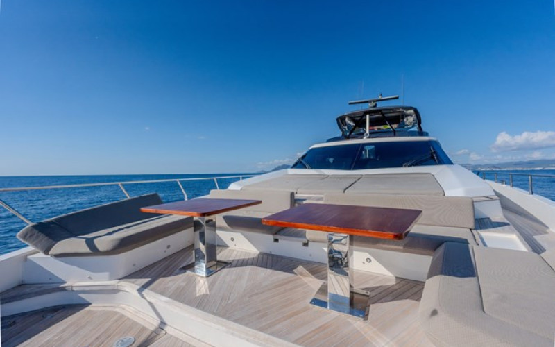 FERRETTI YACHTS 920 PIOLA