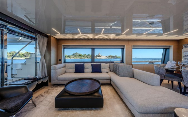 FERRETTI YACHTS 920 PIOLA