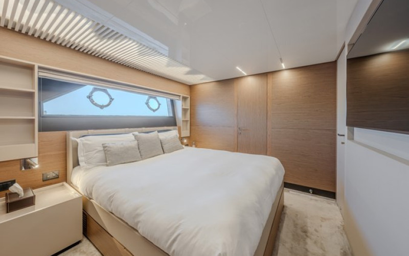 FERRETTI YACHTS 920 PIOLA