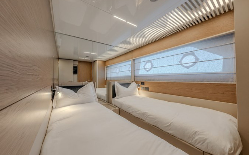 FERRETTI YACHTS 920 PIOLA